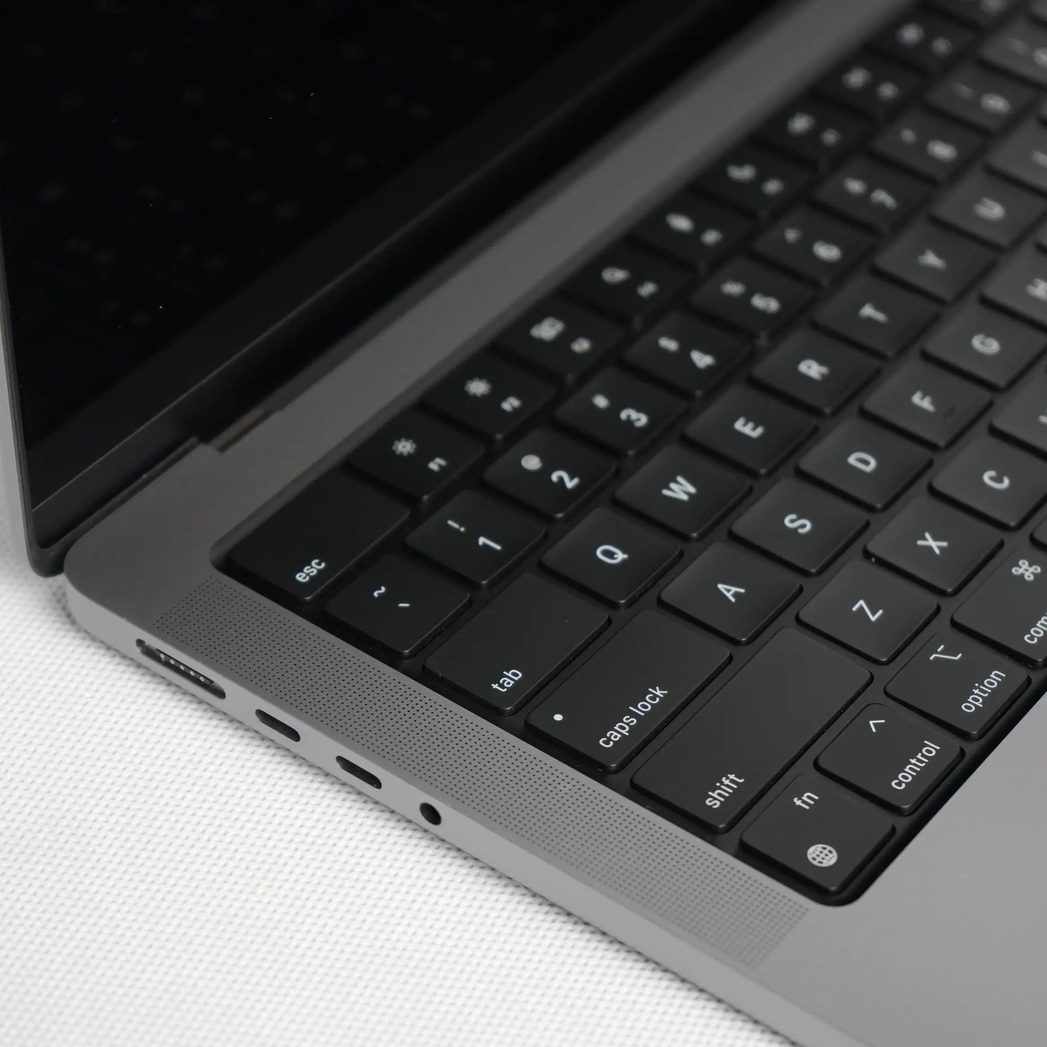 筆電先生 Apple Macbook Pro A2442 8C14G | - 筆電先生